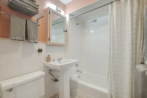 1442 West Summerdale Avenue Chicago IL 60640