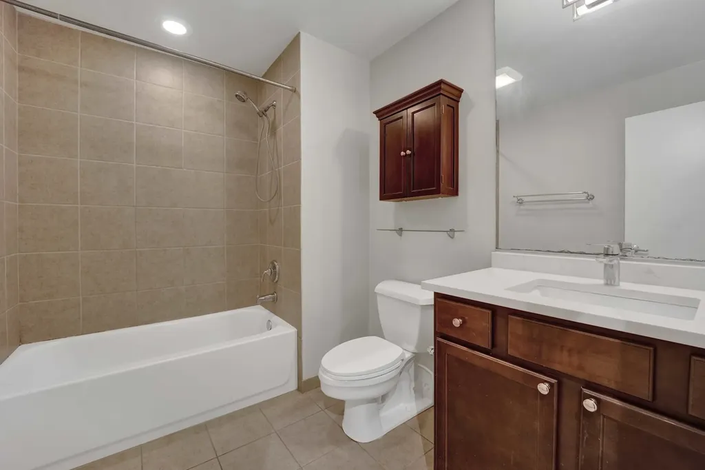 1111 West 14th Place Chicago IL 60608