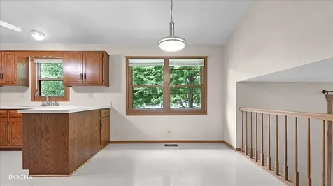 29 Mayfair Lane Aurora IL 60504