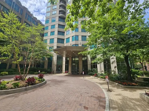 400 North La Salle Drive Chicago IL 60654