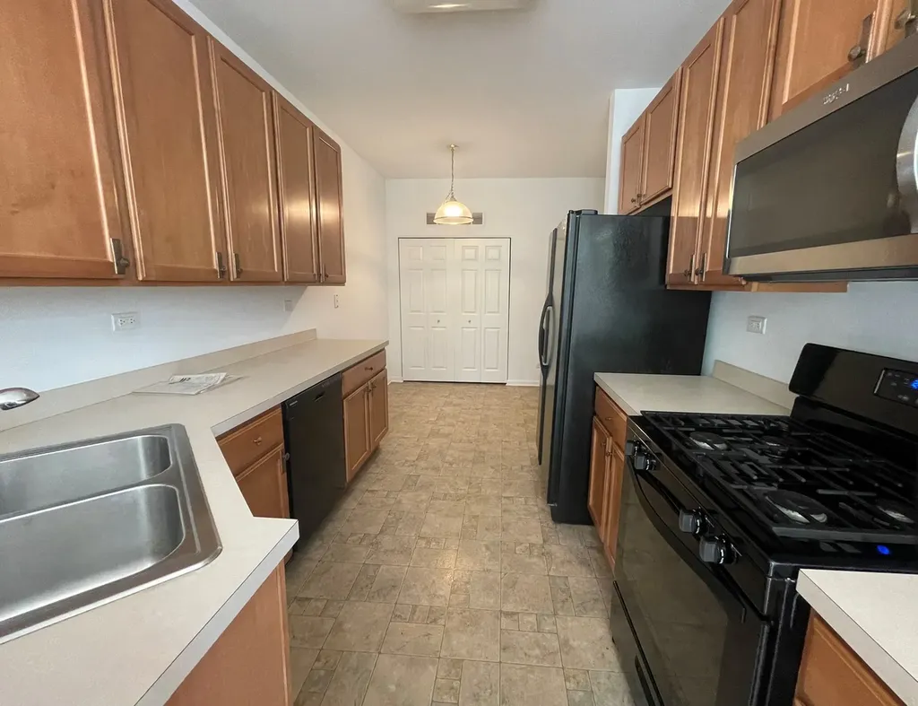2516 Hillsboro Boulevard Aurora IL 60503