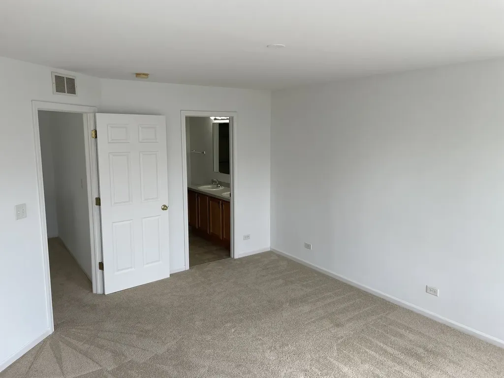 2516 Hillsboro Boulevard Aurora IL 60503