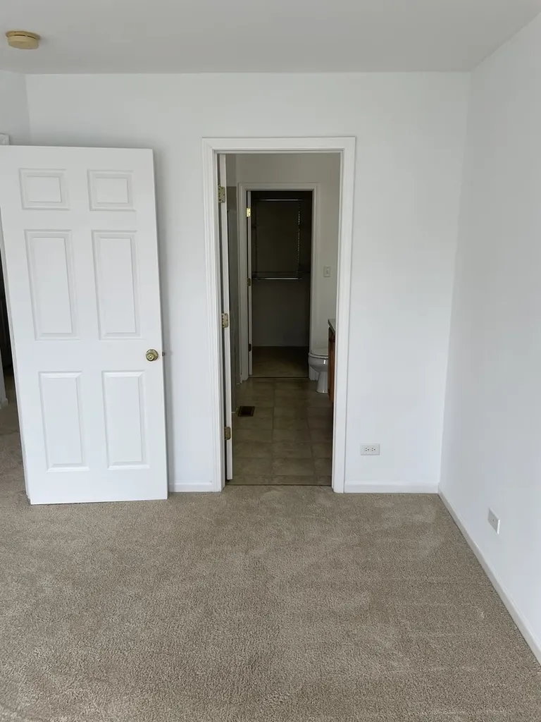2516 Hillsboro Boulevard Aurora IL 60503
