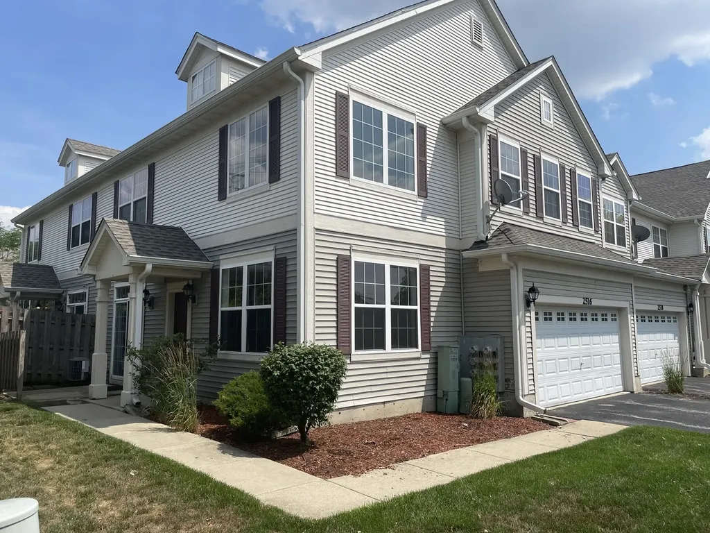 2516 Hillsboro Boulevard Aurora IL 60503
