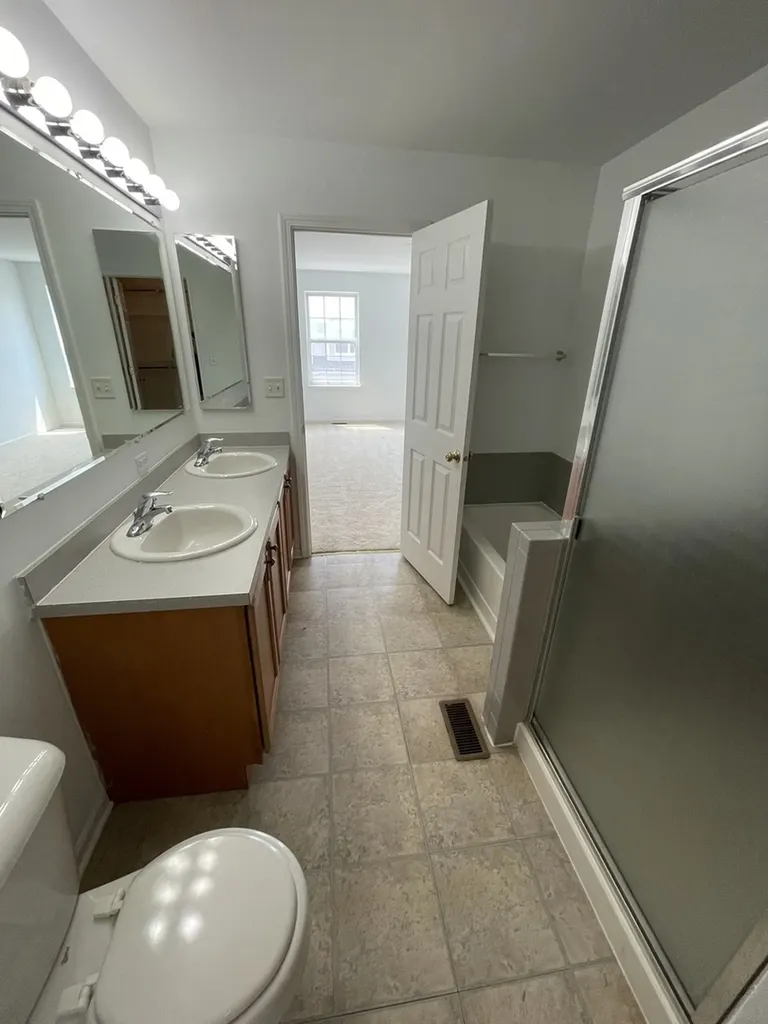 2516 Hillsboro Boulevard Aurora IL 60503