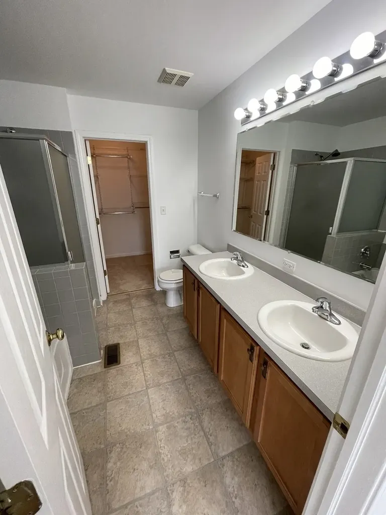 2516 Hillsboro Boulevard Aurora IL 60503