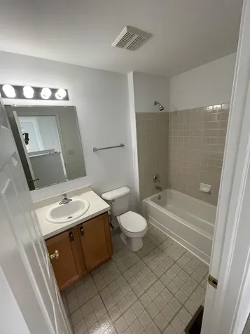 2516 Hillsboro Boulevard Aurora IL 60503