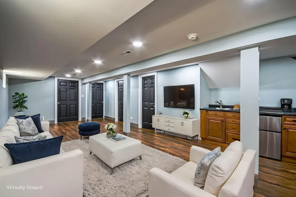 1237 East 95th Street Chicago IL 60628