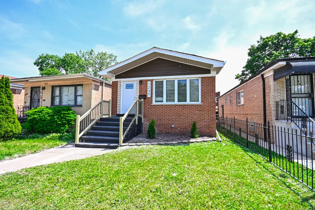 1237 East 95th Street Chicago IL 60628