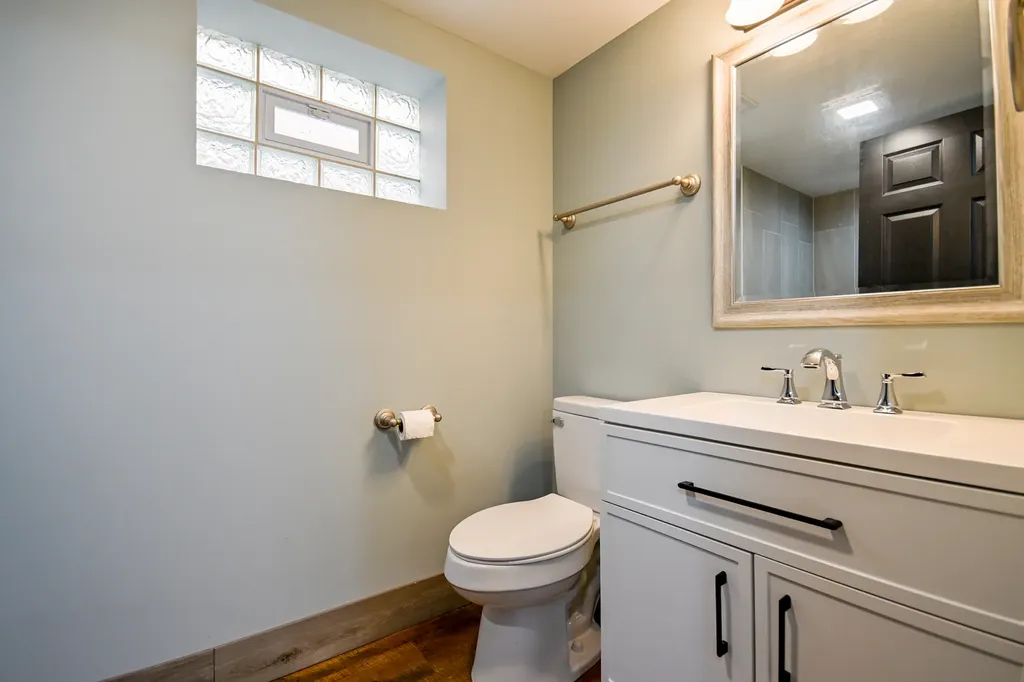 1237 East 95th Street Chicago IL 60628