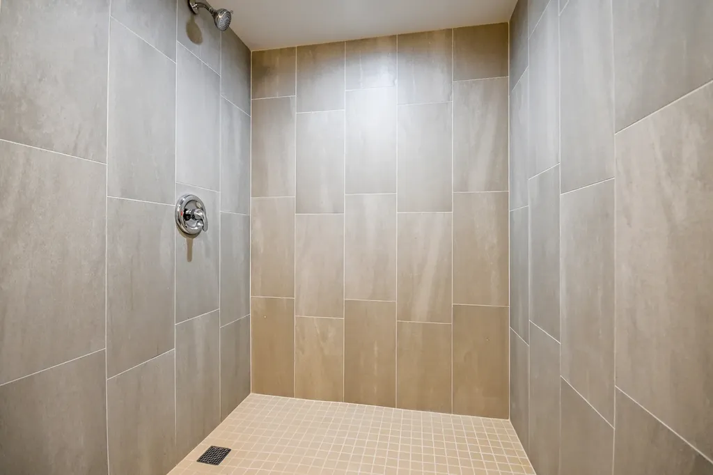 1237 East 95th Street Chicago IL 60628