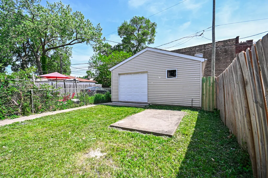 1237 East 95th Street Chicago IL 60628