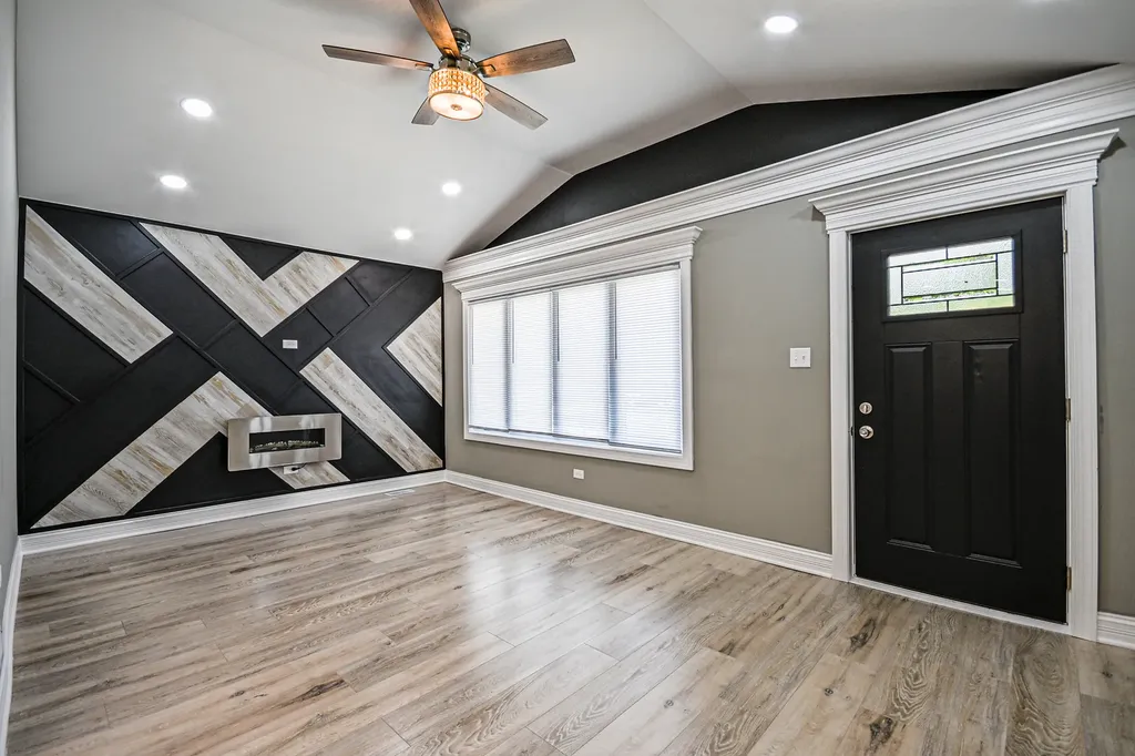 1237 East 95th Street Chicago IL 60628