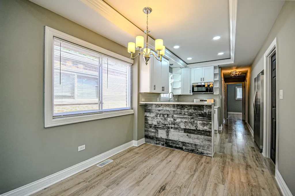 1237 East 95th Street Chicago IL 60628
