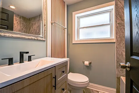 1237 East 95th Street Chicago IL 60628