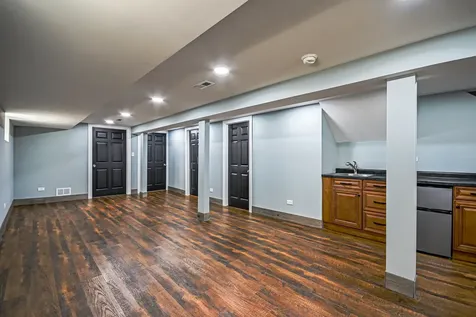 1237 East 95th Street Chicago IL 60628