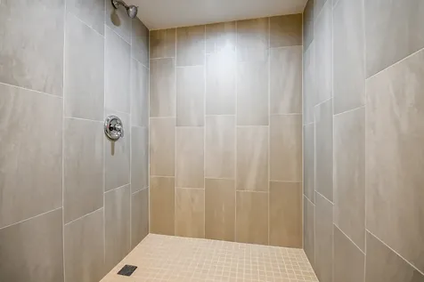 1237 East 95th Street Chicago IL 60628