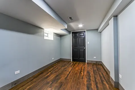 1237 East 95th Street Chicago IL 60628