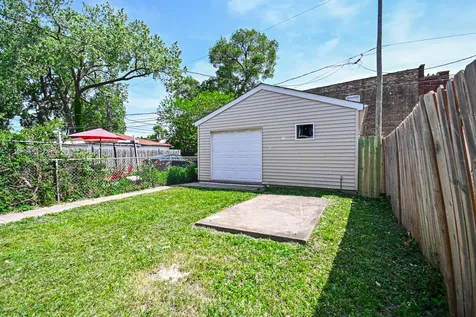 1237 East 95th Street Chicago IL 60628