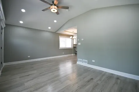 1237 East 95th Street Chicago IL 60628
