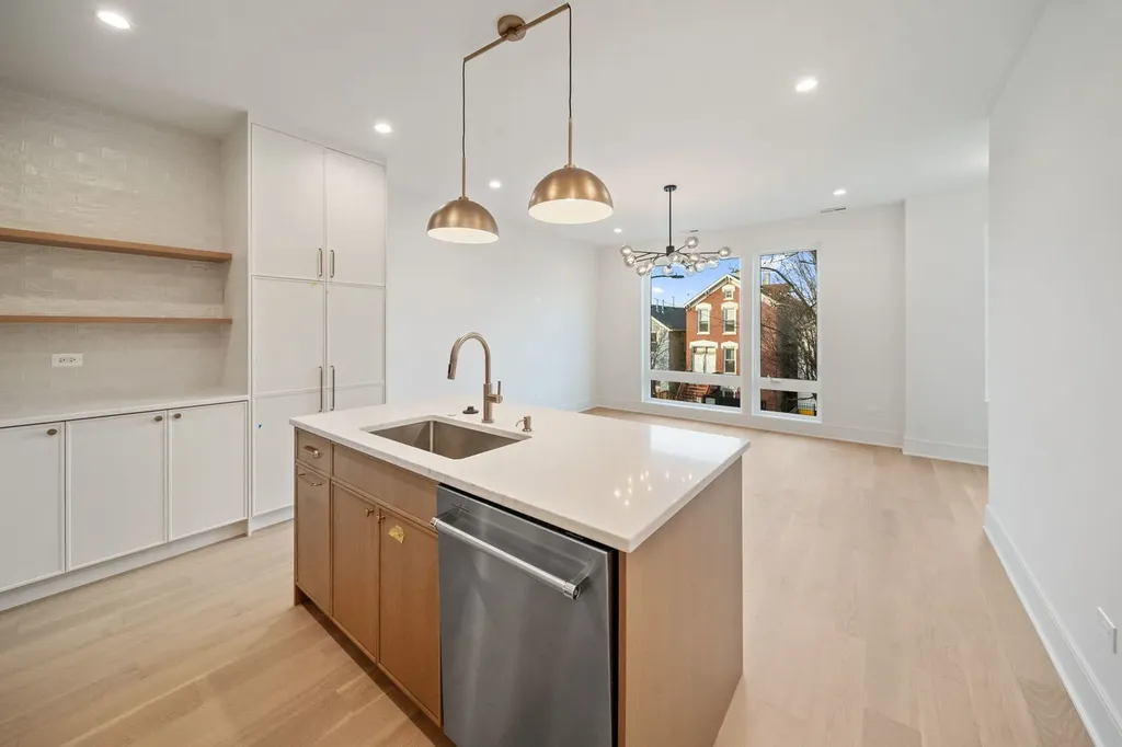 1931 South Jefferson Street Chicago IL 60616