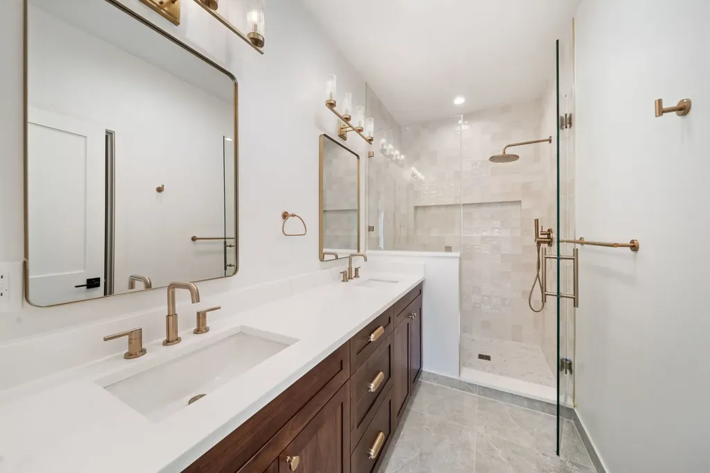 1931 South Jefferson Street Chicago IL 60616