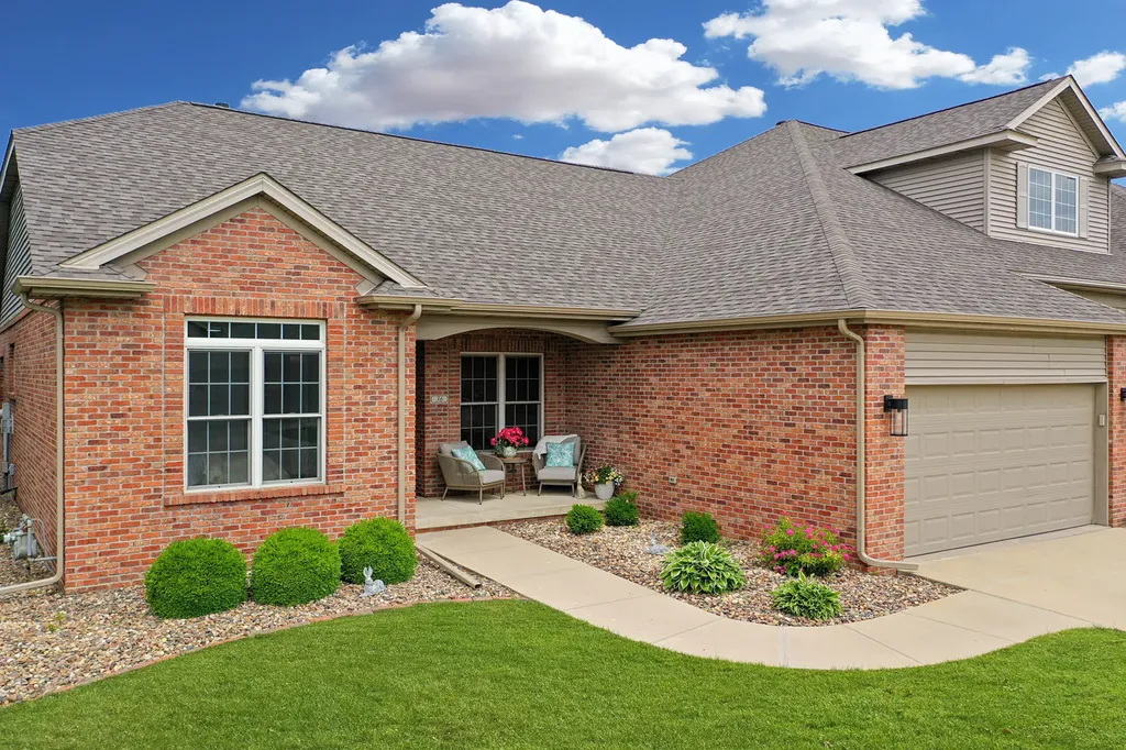 36 Laurel Wood Drive Bloomington IL 61704