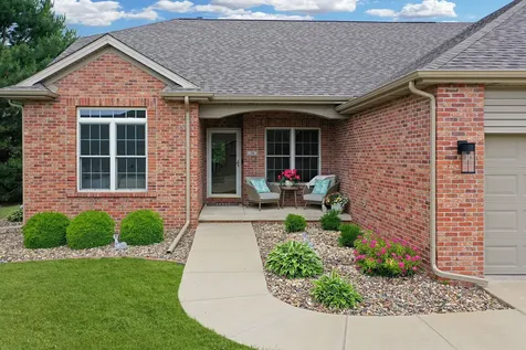 36 Laurel Wood Drive Bloomington IL 61704