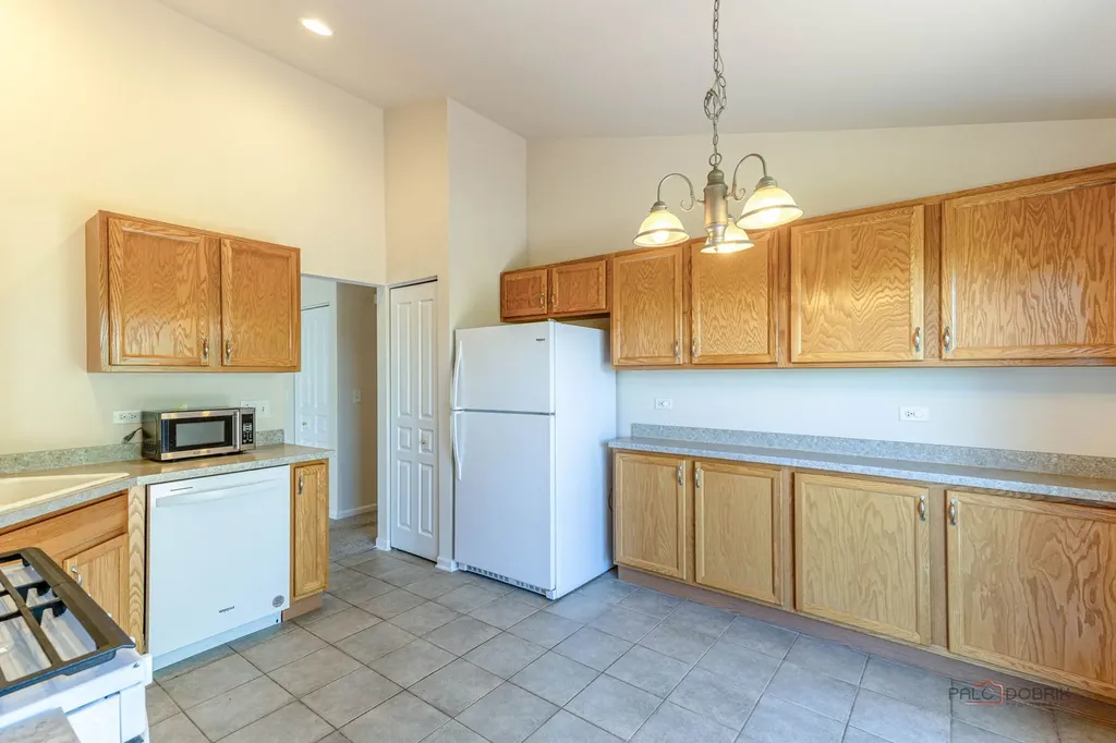 24852 West Gates Lane Plainfield IL 60585