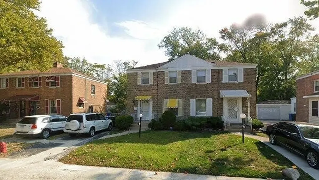 9815 South Clyde Avenue Chicago IL 60617