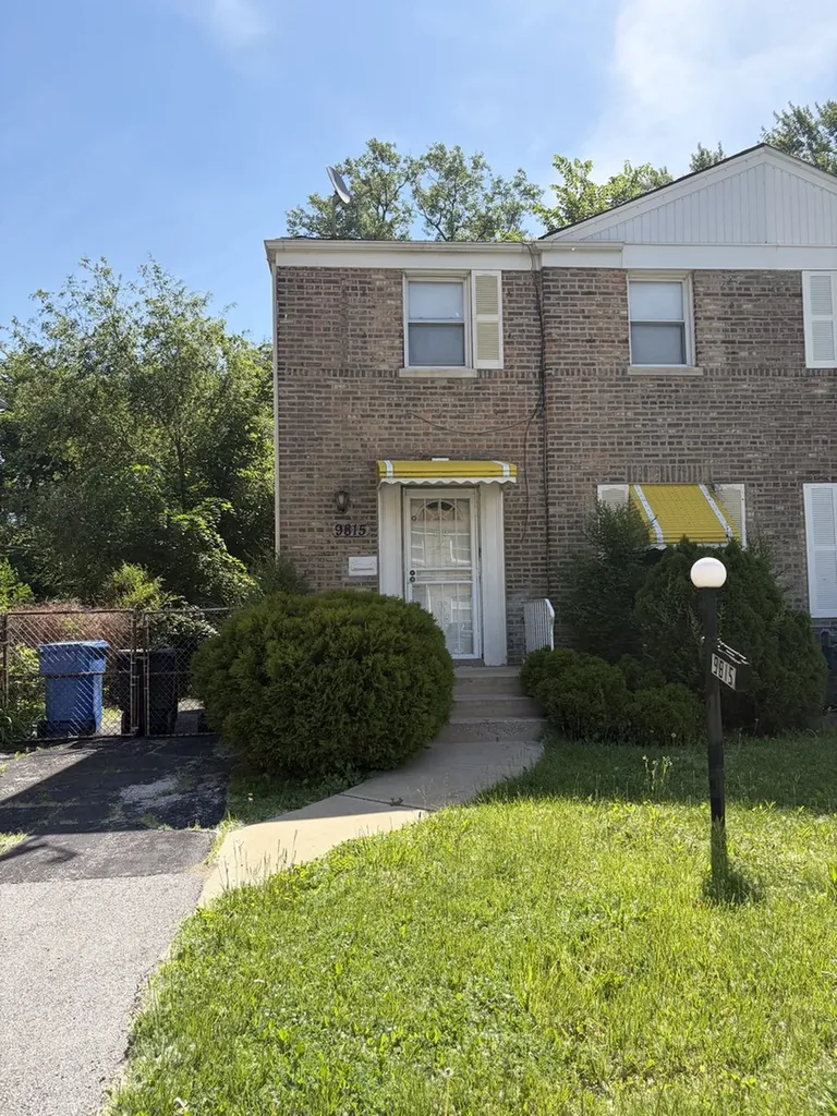 9815 South Clyde Avenue Chicago IL 60617
