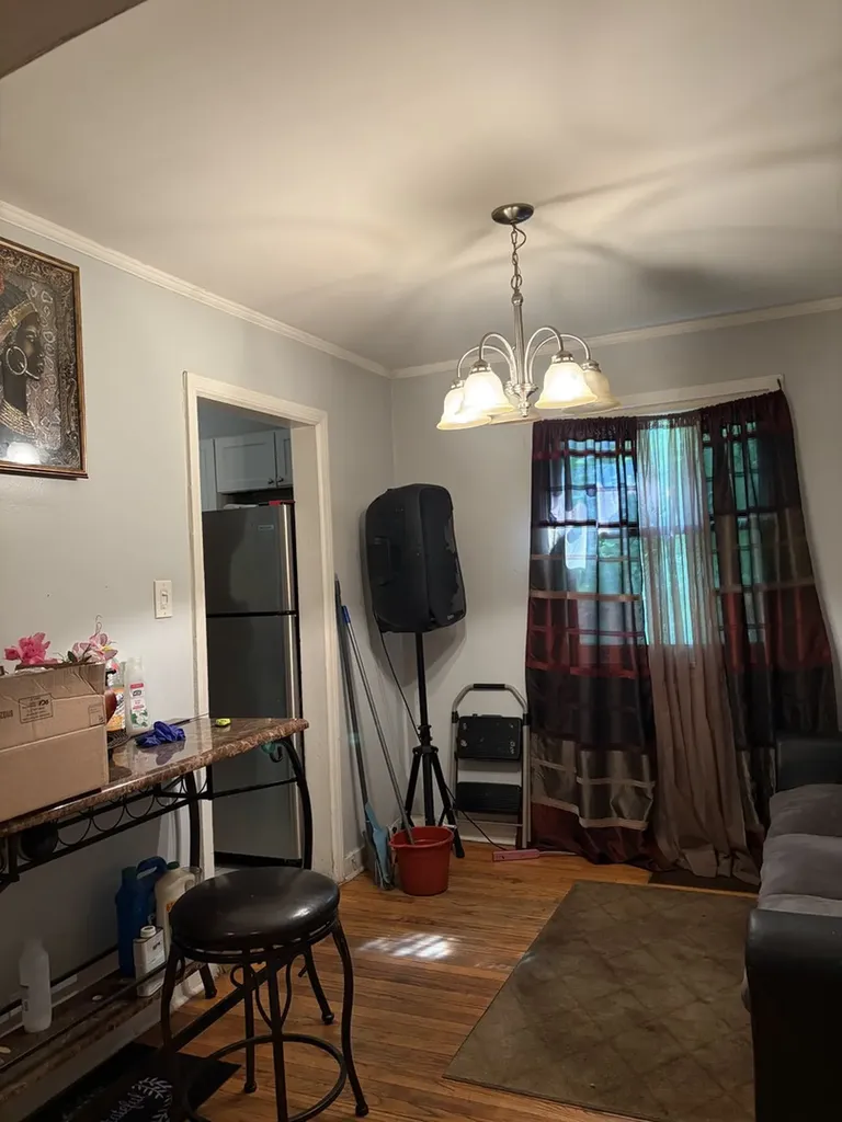 9815 South Clyde Avenue Chicago IL 60617