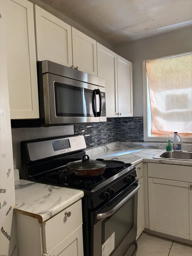 9815 South Clyde Avenue Chicago IL 60617