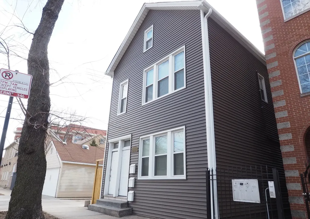 2115 West Wellington Avenue Chicago IL 60618