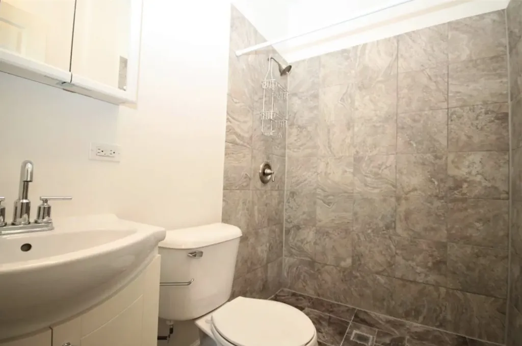 2115 West Wellington Avenue Chicago IL 60618