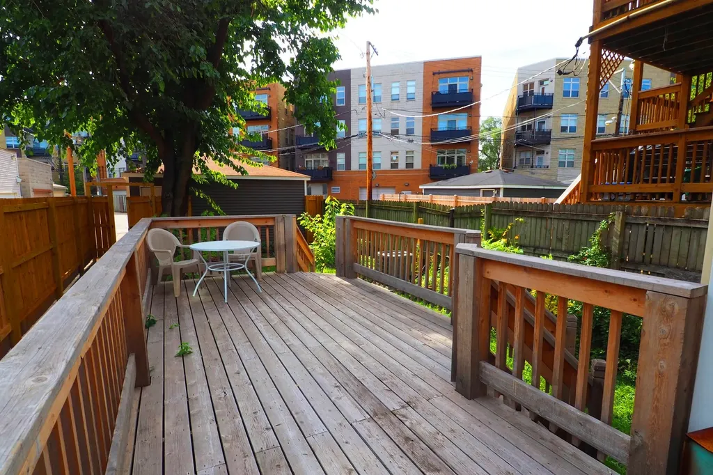 2115 West Wellington Avenue Chicago IL 60618