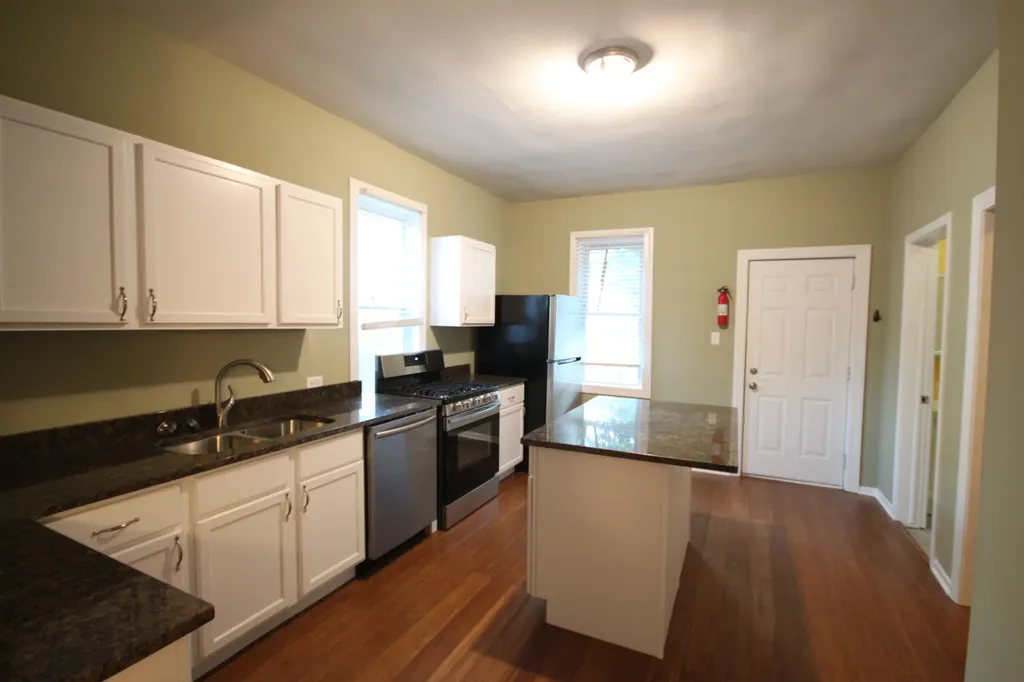 2115 West Wellington Avenue Chicago IL 60618