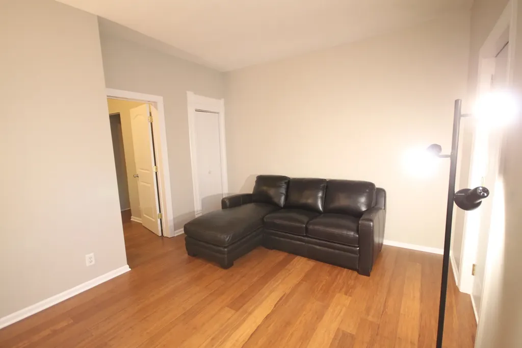 2115 West Wellington Avenue Chicago IL 60618