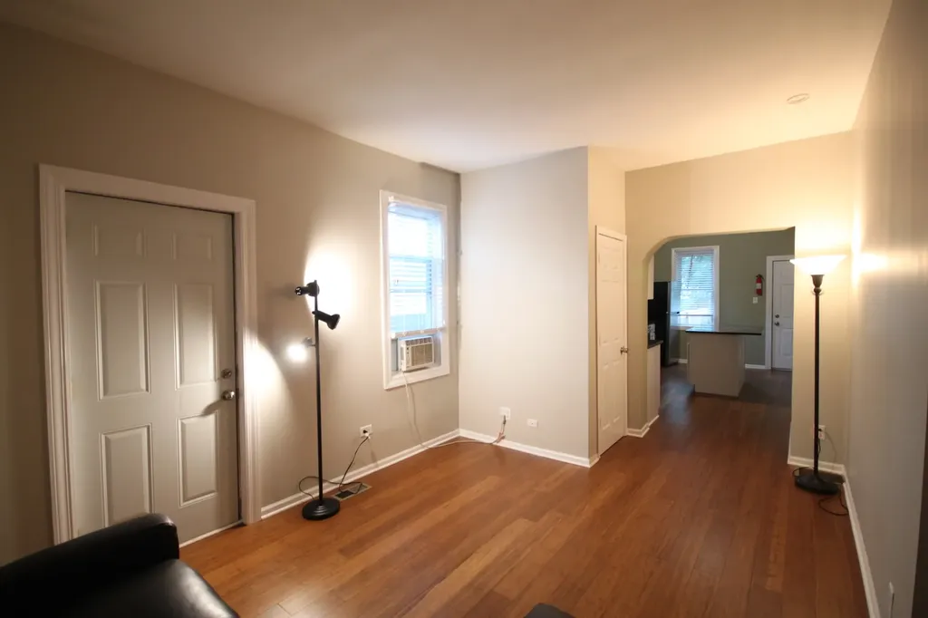 2115 West Wellington Avenue Chicago IL 60618