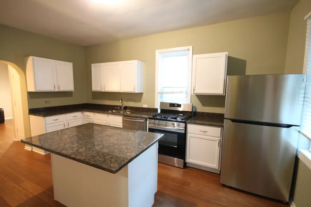 2115 West Wellington Avenue Chicago IL 60618