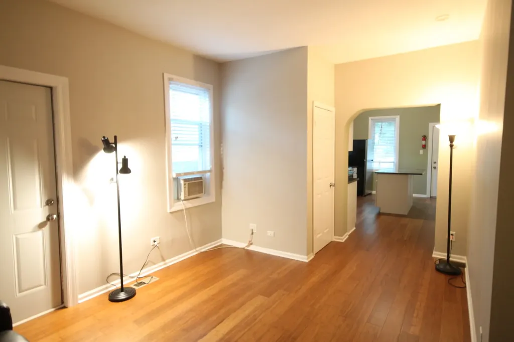 2115 West Wellington Avenue Chicago IL 60618