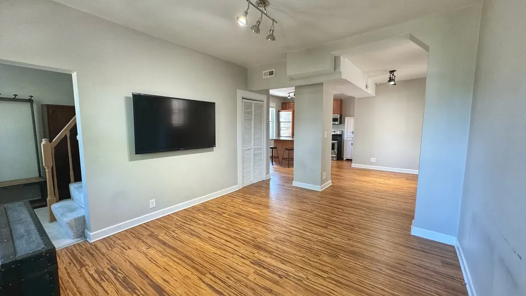 2115 West Wellington Avenue Chicago IL 60618