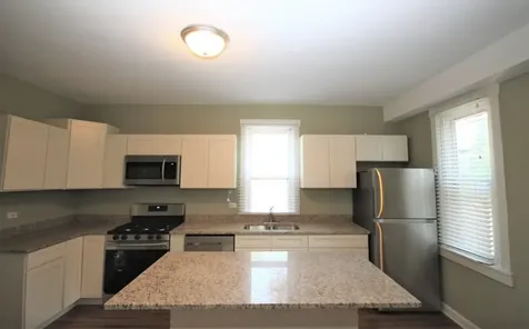 2115 West Wellington Avenue Chicago IL 60618