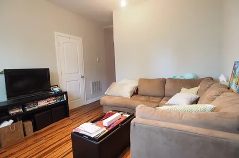 2115 West Wellington Avenue Chicago IL 60618