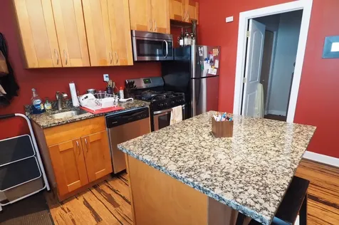2115 West Wellington Avenue Chicago IL 60618