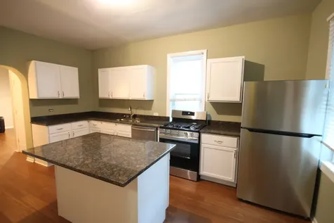2115 West Wellington Avenue Chicago IL 60618