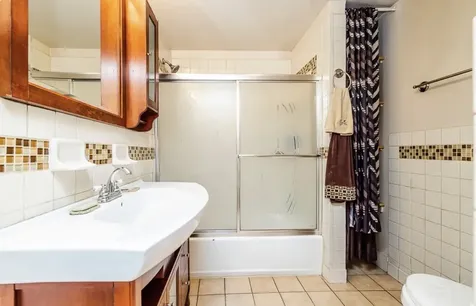 1910 Dewey Avenue Evanston IL 60201