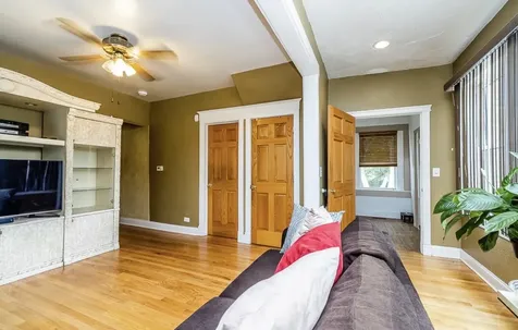 1910 Dewey Avenue Evanston IL 60201