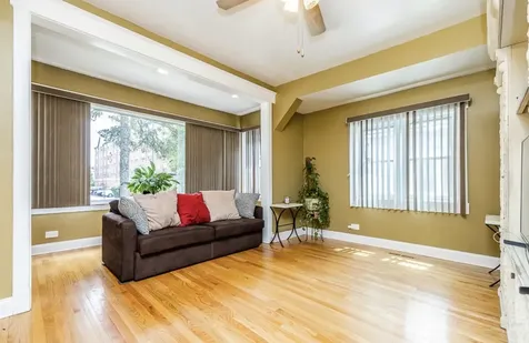 1910 Dewey Avenue Evanston IL 60201