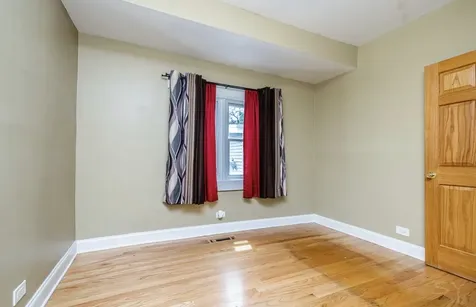 1910 Dewey Avenue Evanston IL 60201